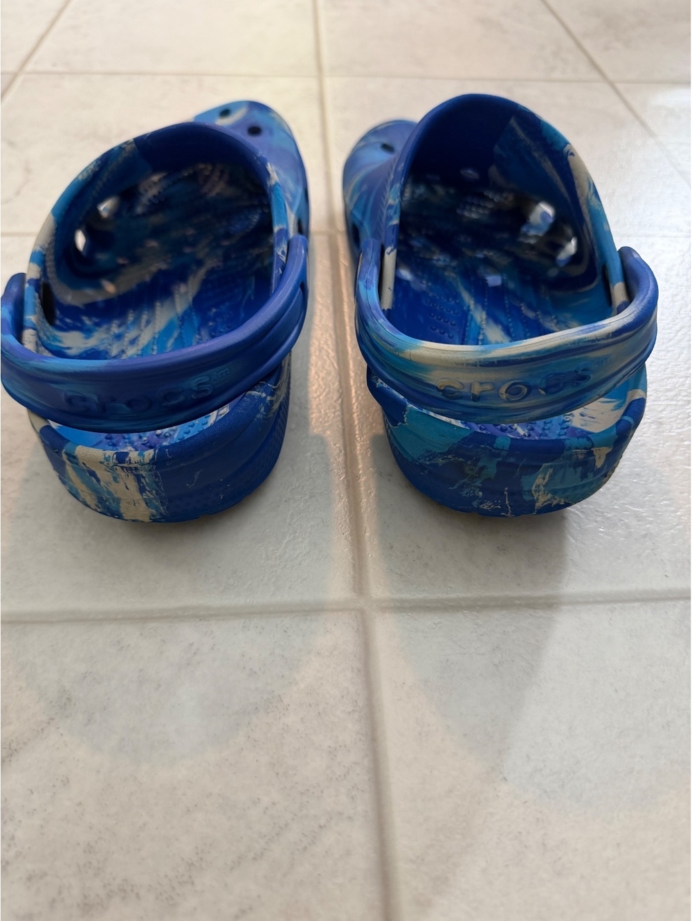 Crocs blue marbled clogs - Picture 3 of 4